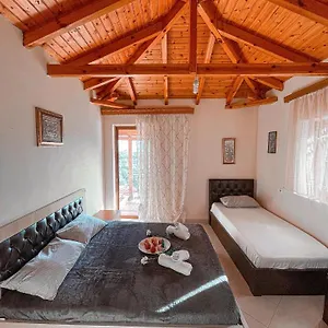 Farmhouse Qeparo Qeparo